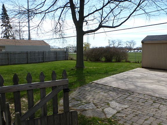 2nd image of 2241 W Greenwood Ave
