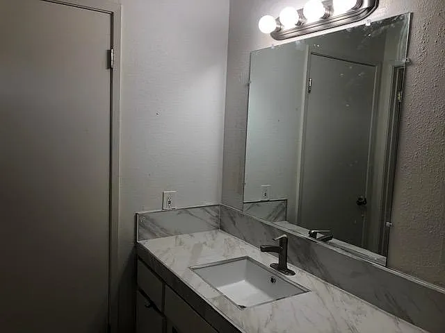 4062 Valeta St — Photo 15