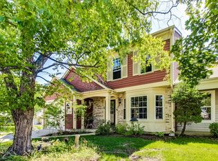 122 Sandhurst Rd, Mundelein, IL 60060