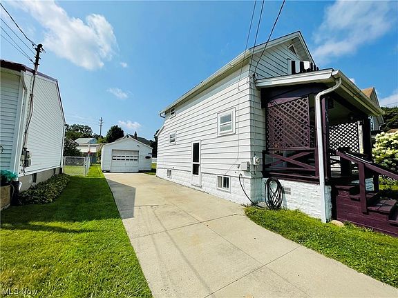 4th image of 624 Broadway St E