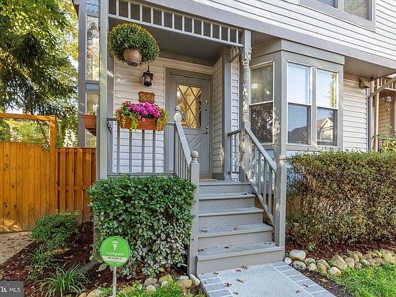 End-unit townhome with side yard