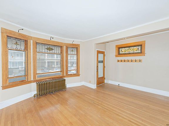 5th image of 717 Myrtle Ave