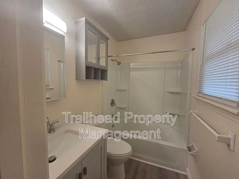 1302 E T C Lea Rd #T — Photo 8