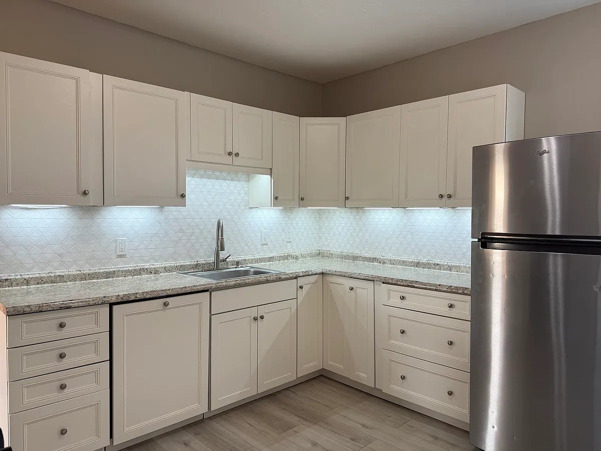 Building Photo - 630 Metropolitan Ave #3