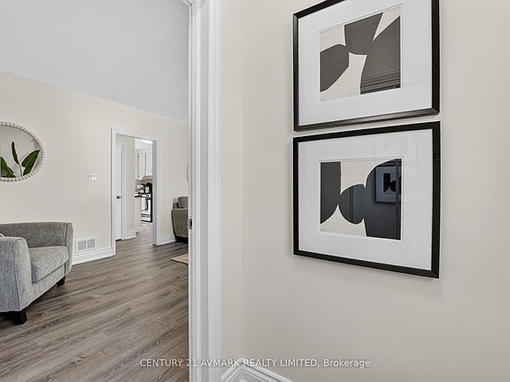 4th image of 6268 Corwin Cres