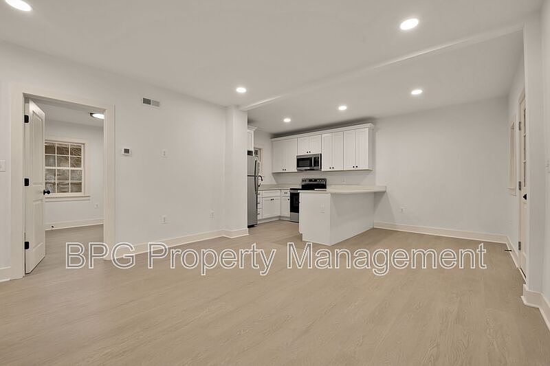 1st image of 96 E Lee St Unit B