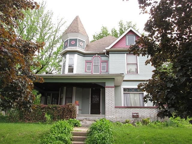 1st image of 557 E Washington St