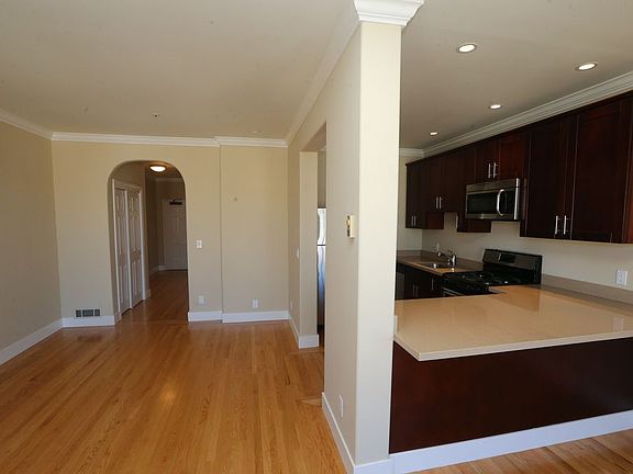 4th image of 1925 Jefferson St APT 301