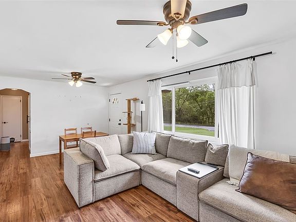 3rd image of 468 Fairlane Blvd