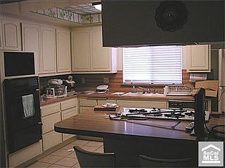 3rd image of 16444 Heathfield Dr