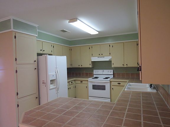 4th image of 141 Old Oak Ln