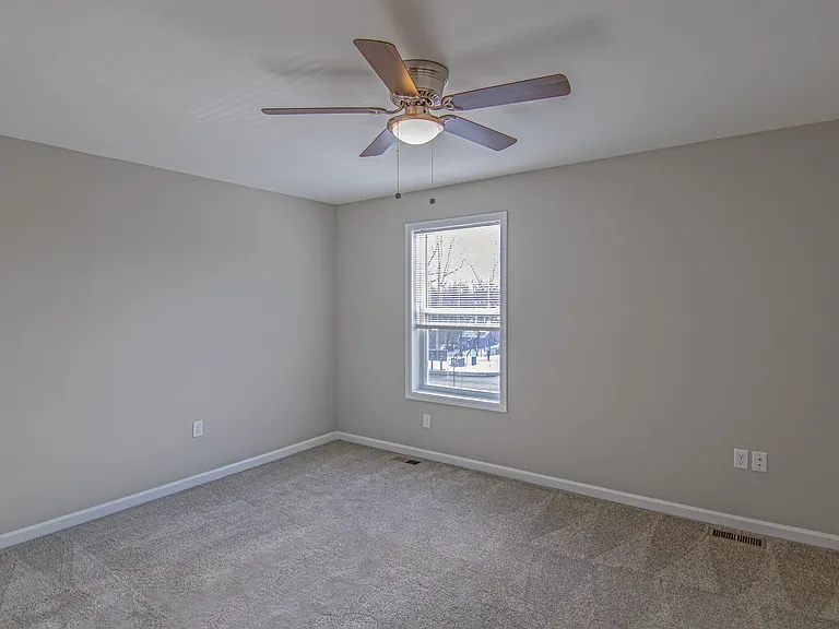 101 Missouri Ct — Photo 8