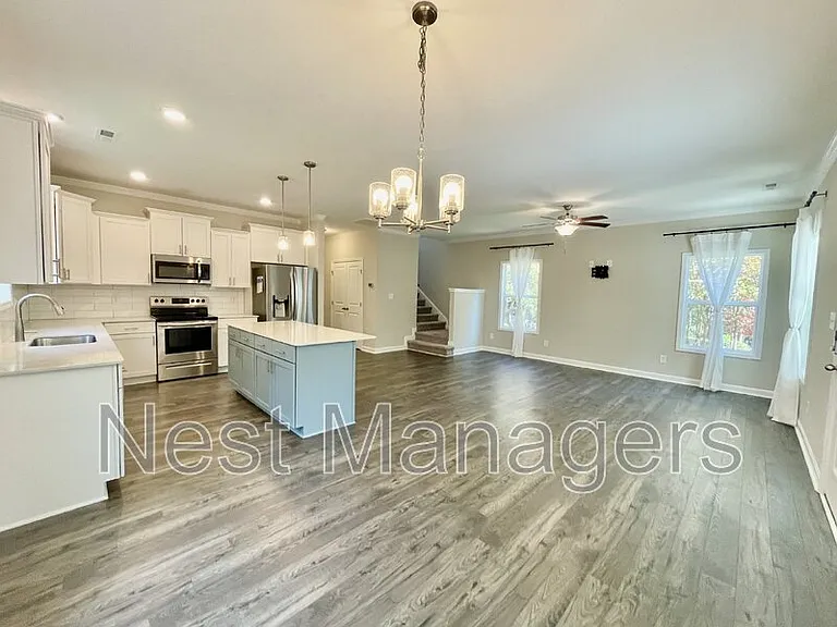 1102 Norwood St — Photo 8
