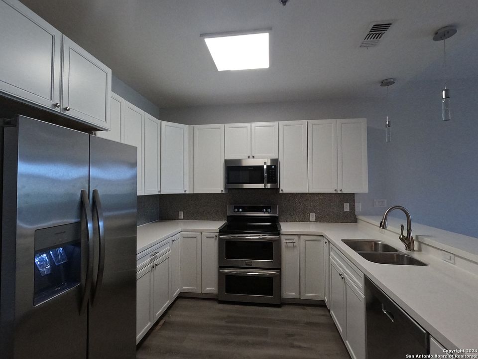 1st image of 17902 La Cantera Pkwy #410