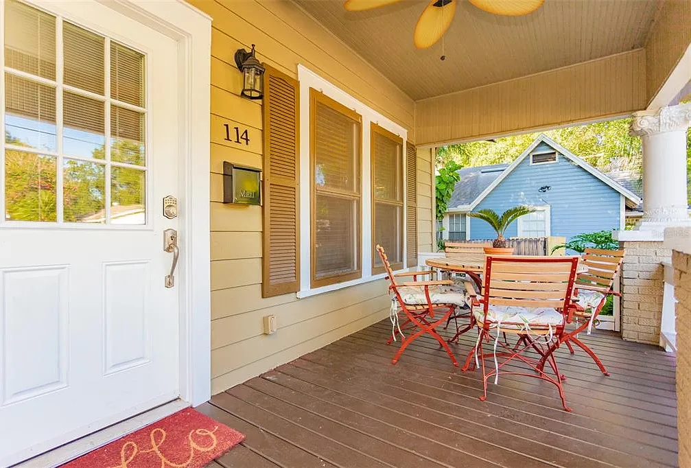 2 bed, 2.0 bath, 1220 sqft, $2,700 — Photo 2