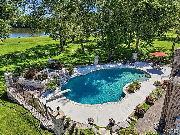 5th image of 11701 Lakeshore Dr