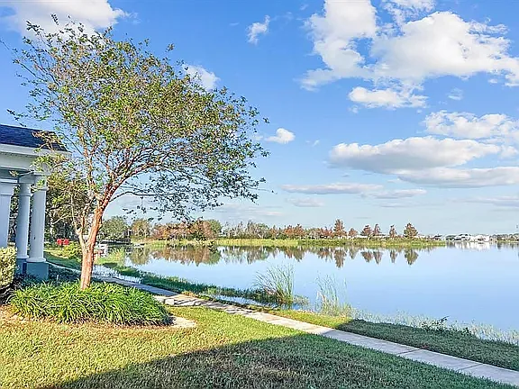 3 bed, 2.5 bath, 1600 sqft, $2,150 — Photo 3