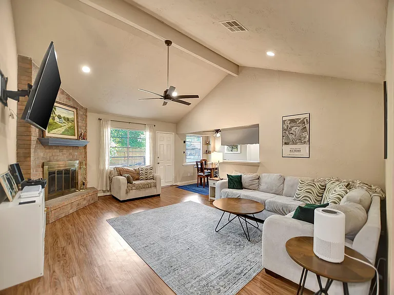 21902 Meadowhill Dr — Photo 6