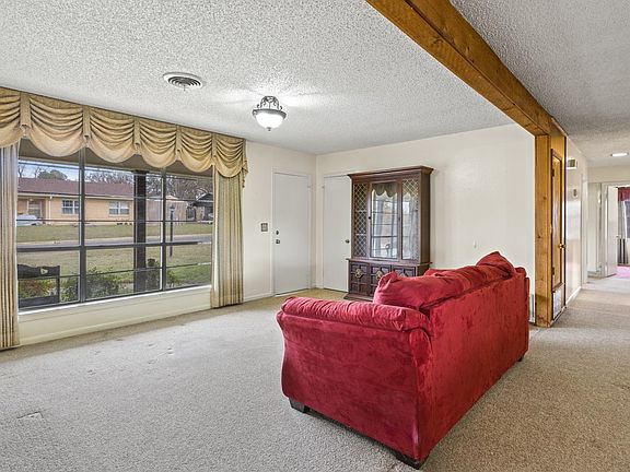 3rd image of 605 W Campbell Rd