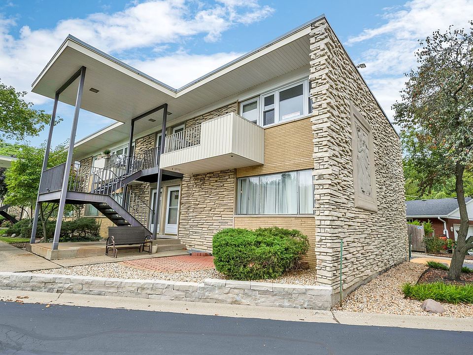 1st image of 1 Garden Dr APT 1