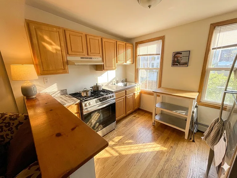 305 2nd St #3 — Photo 3