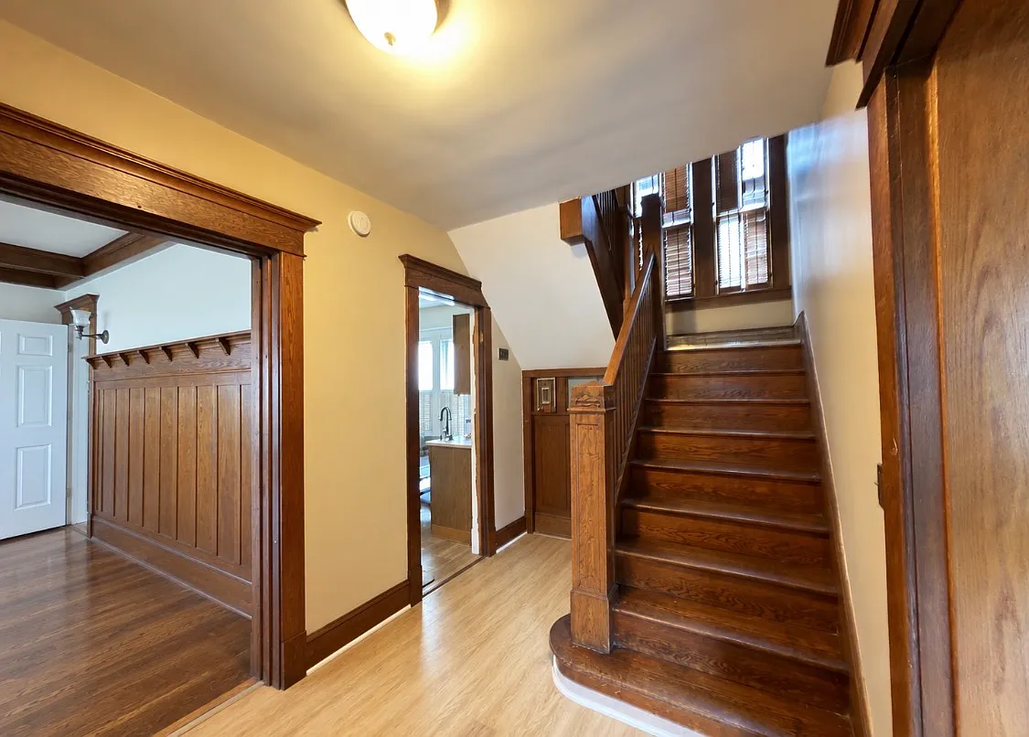 7 bed, 2531 sqft, $2,300 — Photo 4
