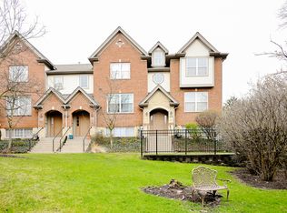 219 River Front Dr, Mount Prospect, IL