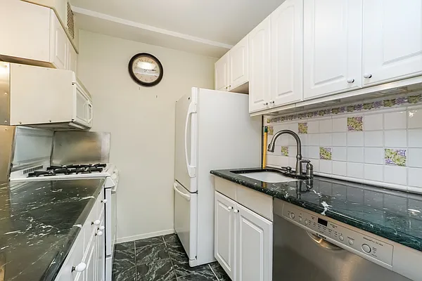 Sold by Ben Bay Realty Co. of Bay Ridge | media 9