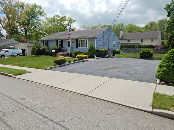 2nd image of 95 Clyne Ave