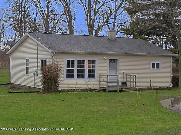 5647 W Barnes Rd, Eaton Rapids, MI 48827