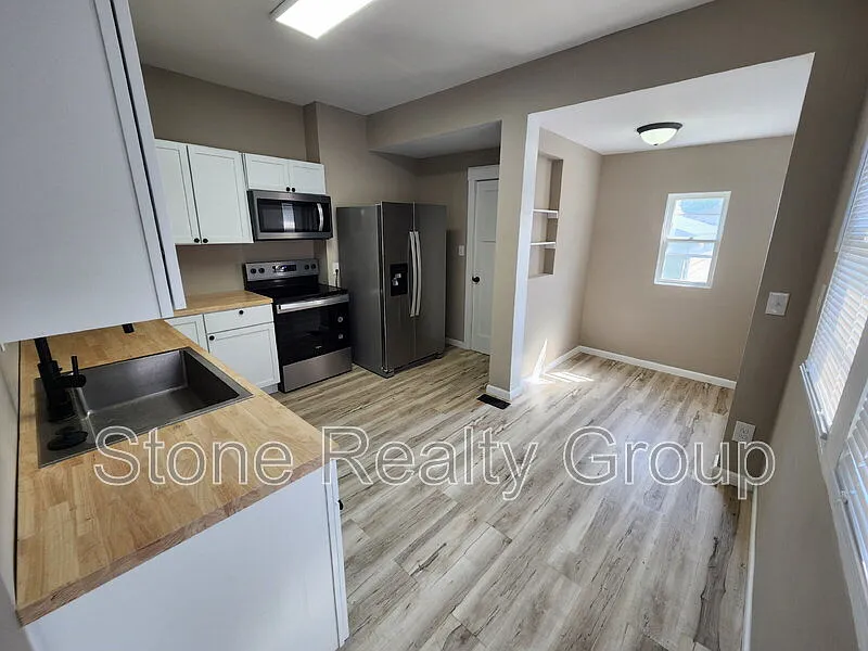 4 bed, 2.0 bath, $2,000 — Photo 3