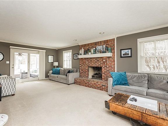 4th image of 24 Darby Ln