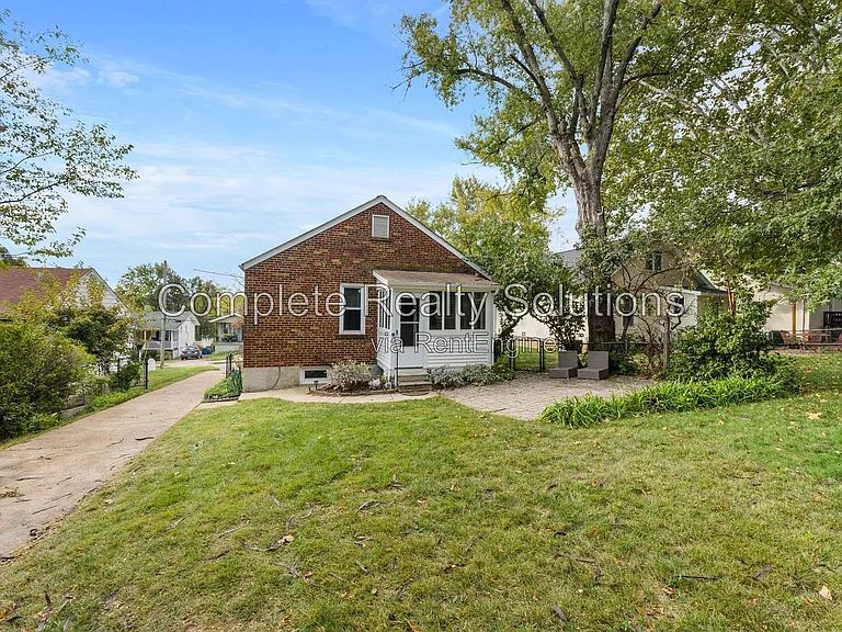 8511 Florence Ave — Photo 45