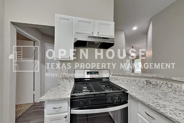2222 Friarwood Trl — Photo 8