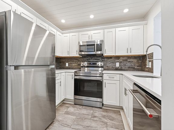 4th image of 402 Tuckers Ln #402