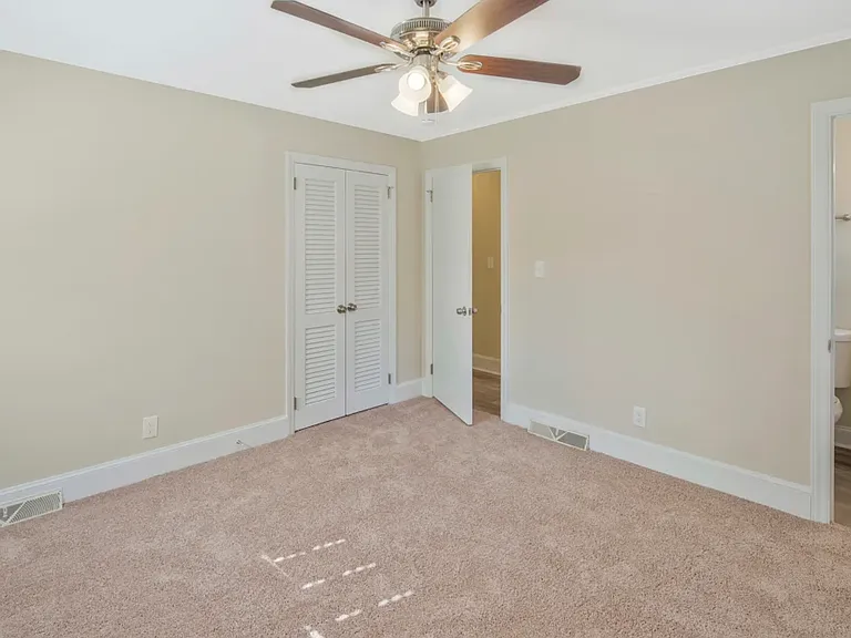 4207 Gladstone Ln — Photo 5