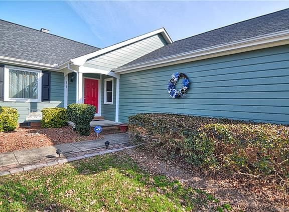 3rd image of 151 Oak Haven Dr