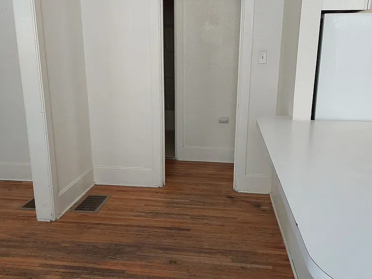 College Housing - 4 bedrooms — Photo 54