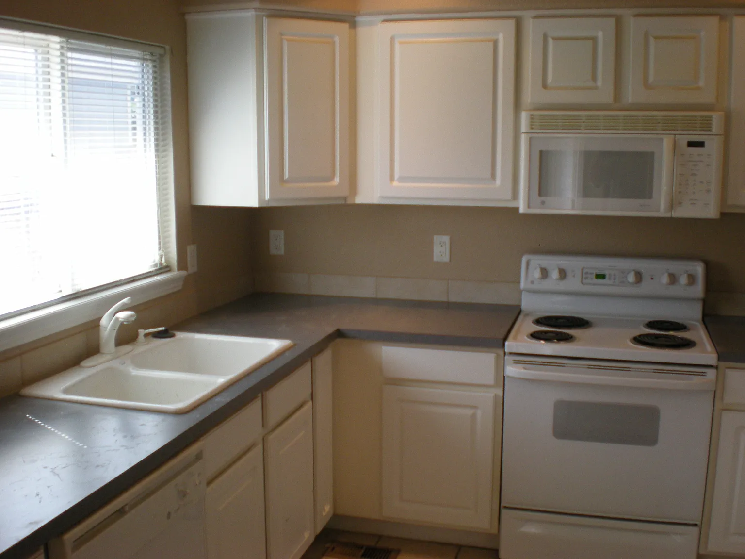 2 bed, 2.5 bath, 1258 sqft, $2,200 — Photo 4