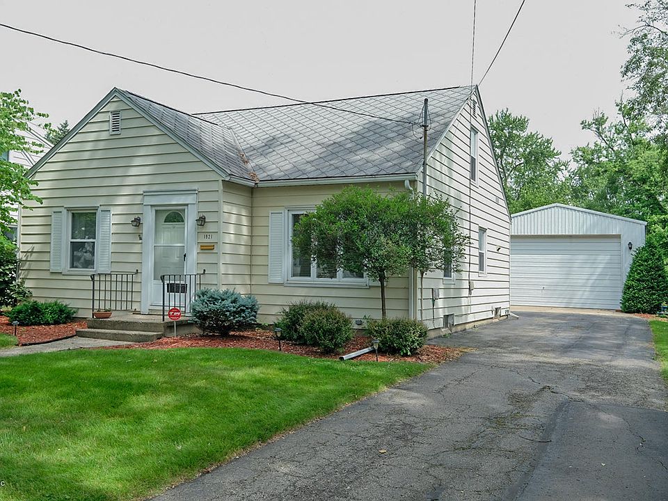 1st image of 1921 Lakeway Ave