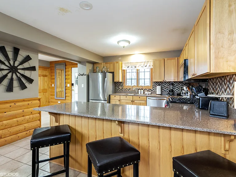 Eat in kitchen area