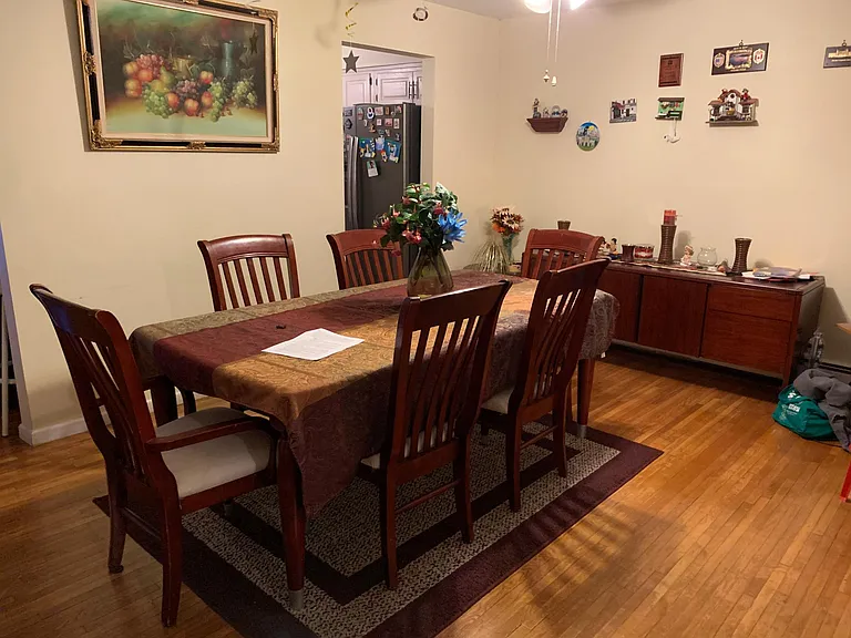Dinning Room (with Tenants Dinning Table - All Furniture will be removed - see 2nd picture of Dinning Room Empty)
