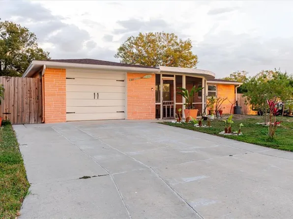 2704 Lawn Pl, Holiday, FL 34691