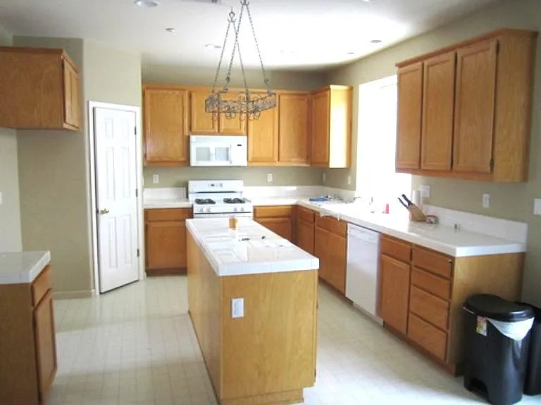 Building Photo - 1366 Sunflower Ln