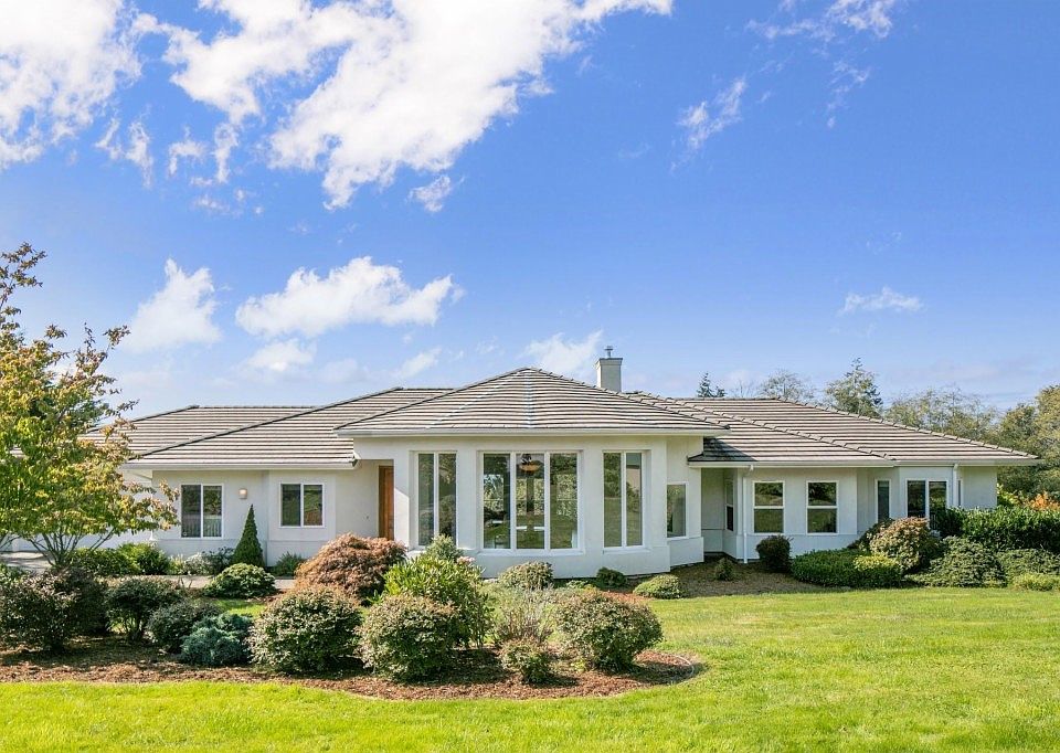 1st image of 2146 Soundview Dr