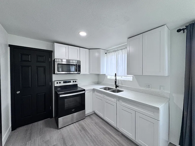 3560 S 4800 W — Photo 5