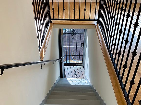2nd image of 5261 Whitsett Ave APT 19