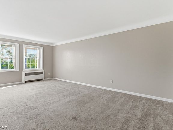 3rd image of 15820 Van Aken Blvd