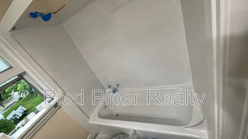 2 bed, 1.0 bath, 1078 sqft, $1,295 — Photo 4