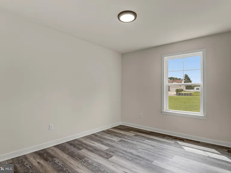 19 Carol St — Photo 16